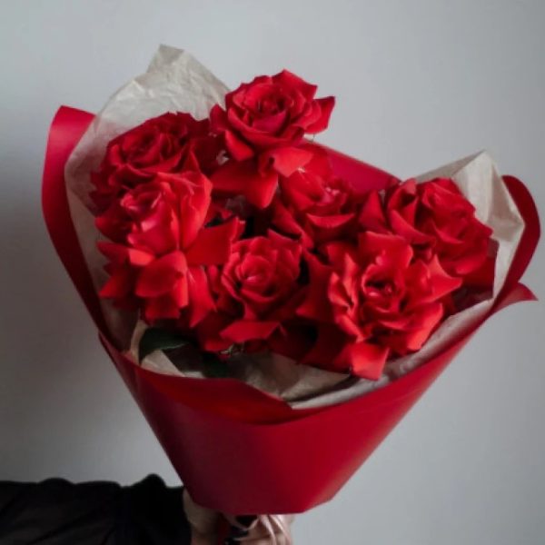 Букет из 7 французских красных роз