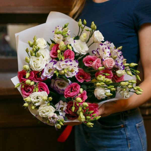 Букет из 15 эустом Микс