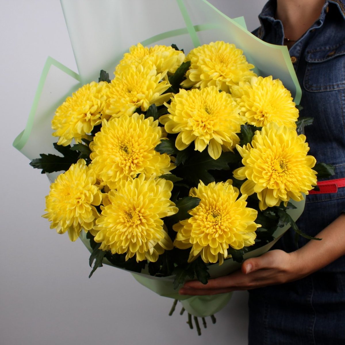 Букет из 9 одиночных хризантем — изображение 1