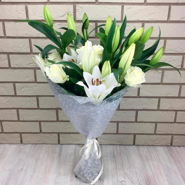 Букет из лилий и роз