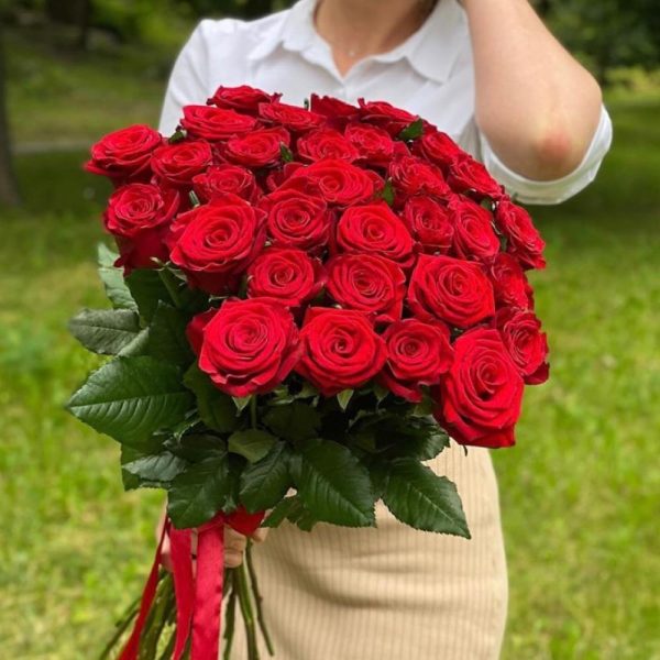 Букет из 25 красных роз 70 см