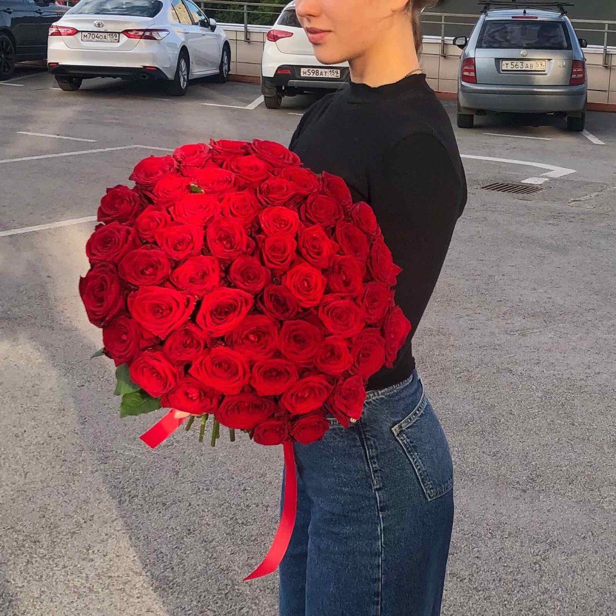 Букет из 51 красной розы 50 см — изображение 1