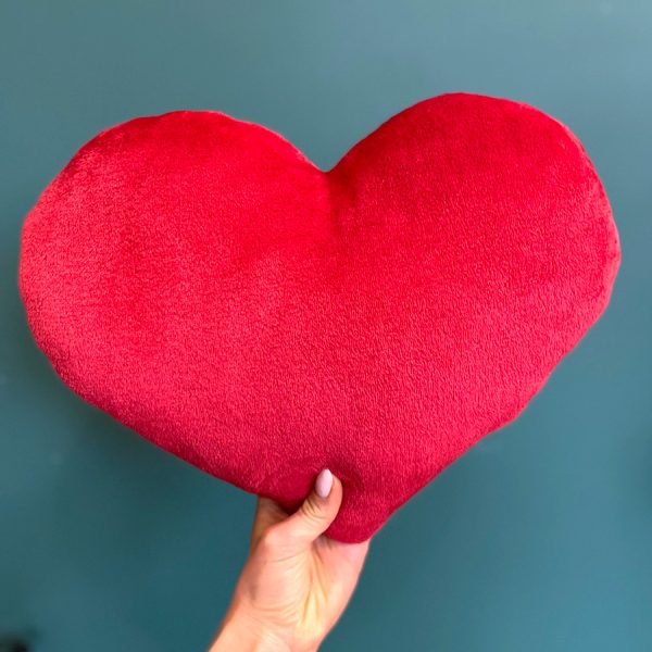 Мягкая игрушка в виде сердца 30 см