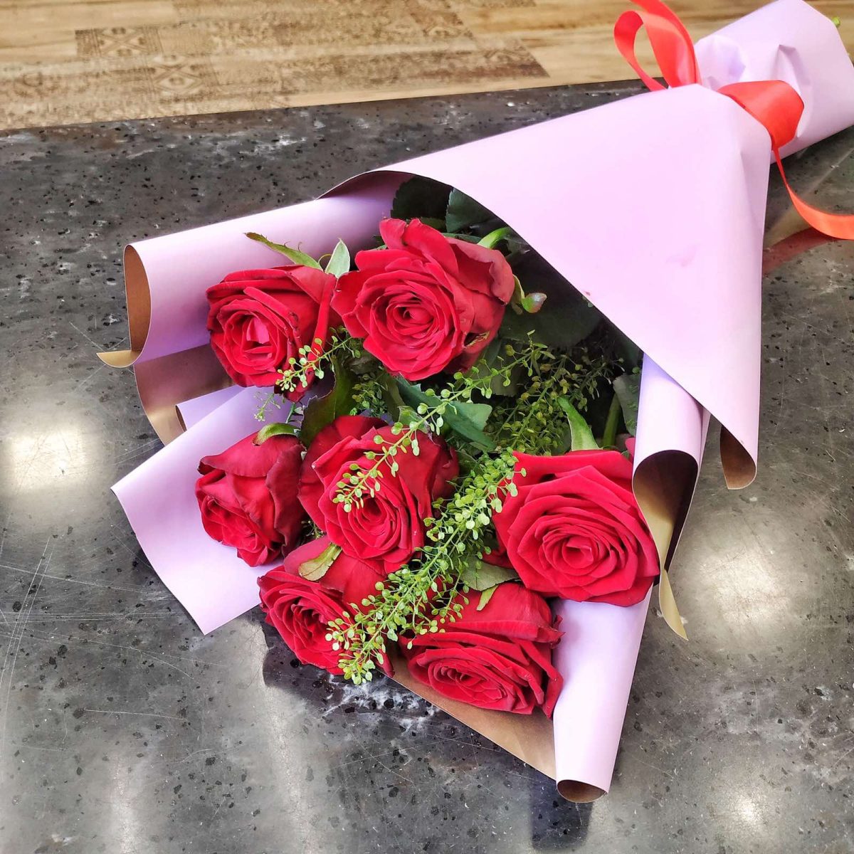 full_810320fc3baeb85f29b134a6d8836d89 Букет из 7 красных роз 70 см "Мечта" — изображение 1