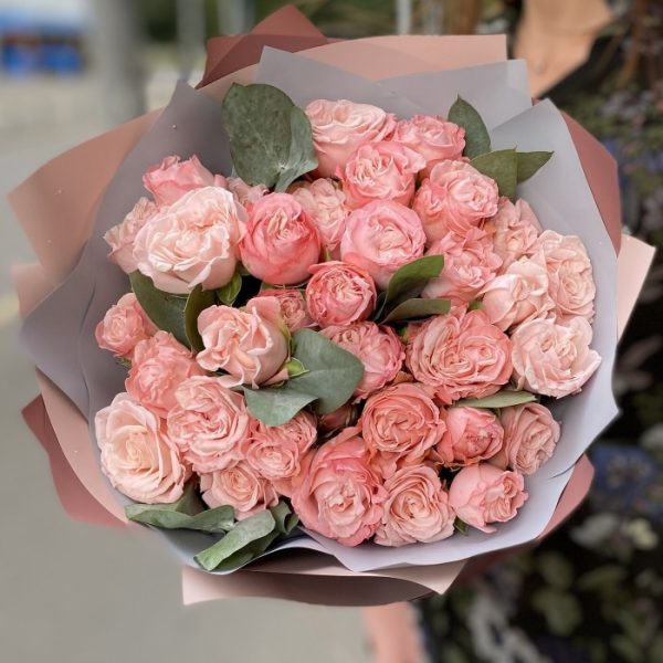 Букет из 9 кустовых роз Невесомость