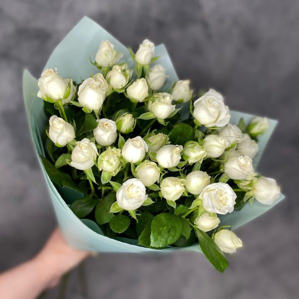Букет из 5 белых кустовых роз