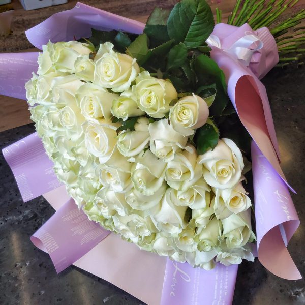 Букет из 65 белых роз "Родной"